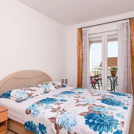 Two-bedroom In アパート *